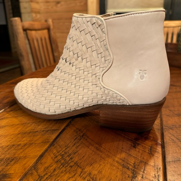 Frye Womens Carson Woven Boot Size 10 Ankle Booties Leather Western Off White - Picture 16 of 16